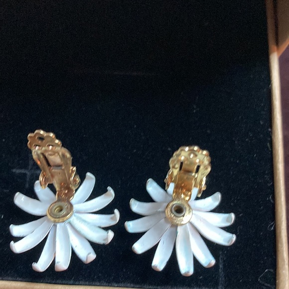 Vintage 1960’s earings/ clip on - Picture 6 of 11